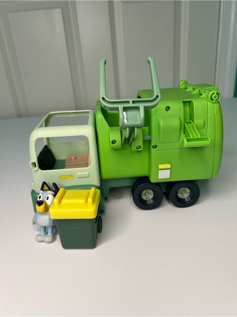 Bluey Garbage Truck with Bluey and Trash Bin by Moose Toys